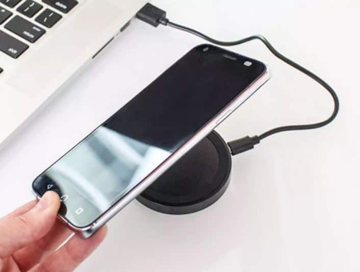 अपने फोन को धीरे-धीरे चार्ज करें. कई स्मार्टफोन यह विकल्प देते हैं कि हम फोन के बैटरी की चार्जिंग स्पीड सेट कर सकें. हमें चार्जिंग स्पीड को नॉर्मल पर रखना चाहिए.