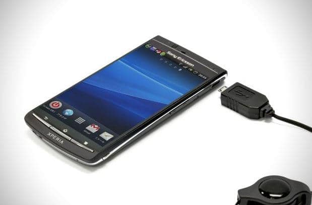 कभी भी अपने फोन को पूरी रात भर चार्जिंग में लगा कर न छोड़े. ओवरचार्जिंग से बैटरी खराब हो जाती है.