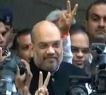 अमित शाह ने वोट डाला, लोगों से की विकास विरोधियों को हराने की अपील