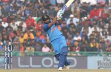 शानदार दोहरे शतक के बाद सचिन, वीरू और भज्जी ने दी रोहित की बधाई 