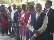 गुजरात चुनाव: पीएम के अभिवादन पर कांग्रेस को आपत्ति, मुख्य निर्वाचन अधिकारी ने दिए जांच के आदेश