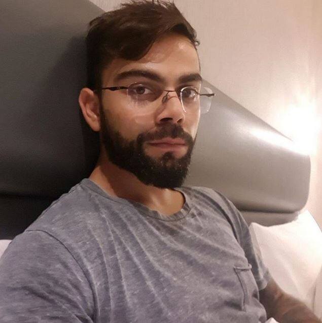 विराट कोहली- बॉलीवुड सेलेब्स के अलावा इंडियन क्रिकेट स्टार विराट कोहली भी इस लिस्ट में शामिल हैं. विराट कोहली ना सिर्फ इंस्टाग्राम स्टार हैं बल्कि वे इंडिया में इंस्टाग्राम से करोड़ों की कमाई करने वाले नंबर वन सेलिब्रिटी हैं. विराट के इंस्टा पर 17.7 मिलियन फालोअर्स हैं.