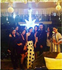 गर्ल गैंग के साथ क्रिसमस पार्टी करती नज़र आईं मलाइका और करीना, देखें तस्वीरें