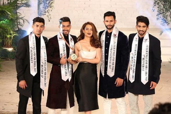 इस मौके पर कंगना  ने कंटेस्टेंट्स के साथ जमकर तस्वीरें खिंचवाईं.