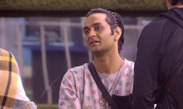 विकास गुप्ता ने अर्शी खान को भी प्रियांक से दूर रहने के लिए कहा और कहा कि प्रियांक इस शो में सबसे ज्यादा फेक है.