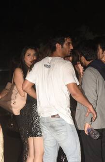 Photos: रात में साथ पार्टी करते दिखे कृति-सुशांत, कैमरे को देखते ही छिपा लिया मुंह!