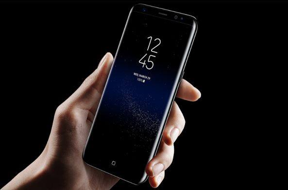 गैलेक्सी एस9, गैलेक्सी एस9+ और सैमसंग गैलेक्सी एस9 मिनी जैसे तीनों मॉडल डुअल-एज-कर्व्ड 'इन्फिनिटी' डिस्प्ले के साथ आएंगे. मिनी मॉडल में कर्व्ड एज दे कर सैमसंग मिड-रेंज सेगमेंट में मजबूती से अपने पांव जमाना चाहता है.