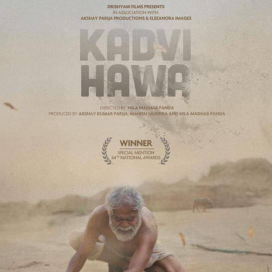 कड़वी हवा- हमारे देश में चुनावों में धर्म, जाति, मंदिर जैसे कई विषय मुद्दा बन जाते हैं लेकिन पर्यावरण कभी भी चुनावों में चर्चा का विषय नही बनता है. फिल्म कड़वी हवा हमें पर्यावरण के उस भयावह रुप से सामना कराती है जो कि इंसानो द्वारा प्रकृति के दोहन का नतीजा है. फिल्म में संजय मिश्रा ने बेहतरीन भूमिका निभाई है.