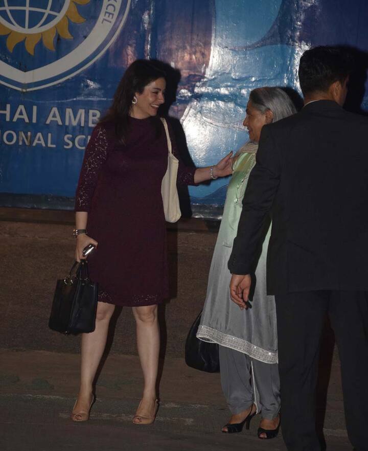 यहां जया बच्चन की मुलाकात सचिन तेंदुलकर की पत्नी अंजिल से हुई. दोनों कुछ तरह बातचीत करते दिखे.