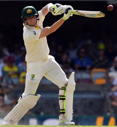 वहीं दूसरा नाम ऑस्ट्रेलियाई टीम के कप्तान स्टीव स्मिथ का है जिन्होंने अपनी बल्लेबाज़ी से रोहित जैसे अद्भुत खिलाड़ी को आश्चर्य करने पर मजबूर कर दिया है. 