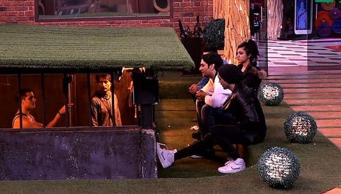 इसके अलावा जब विकास गुप्ता को पुरानी फुटेज देखने का मौका मिला तो भी उन्होंने अपने मास्टरमाइंड होने का सबूत दिया. बिग बॉस ने विकास गुप्ता को दो विकल्प दिए और कहा, या तो आप हिना खान की आपके बारे में कही गई बातें सुन लें या फिर लव और प्रियांक की आपके बारे में बातें.