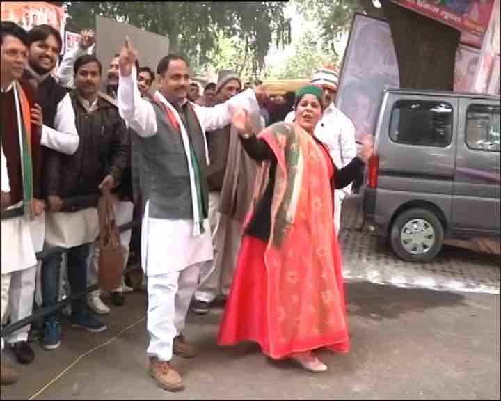 राहुल गांधी के अध्यक्ष बनते ही जश्न में डूबे पार्टी कार्यकर्ता.