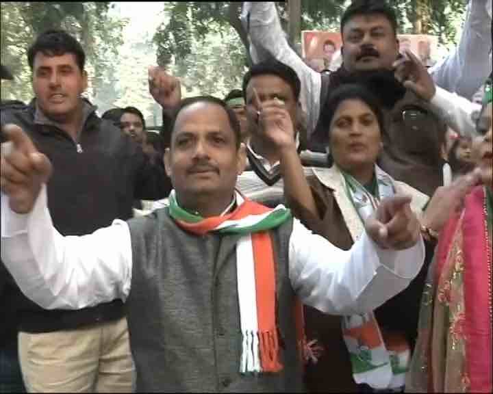 इस मौके पर दिल्ली के 24 अकबर रोड पर स्थित कांग्रेस मुख्यालय में जोड़दार जश्न का माहौल रहा.