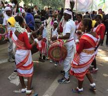 राहुल के अध्यक्ष बनने की खुशी में कांग्रेस दफ़्तर में दिखीं अलग-अलग झांकियां