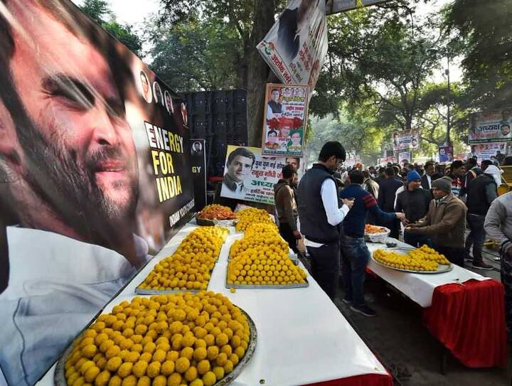 इस मौके पर कांग्रेस ने पार्टी मुख्यालय पर ग्रैंड सेलिब्रेशन का आयोजन किया जिसमें बड़ी संख्या में पार्टी नेता और कार्यकर्ता मौजूद थे.