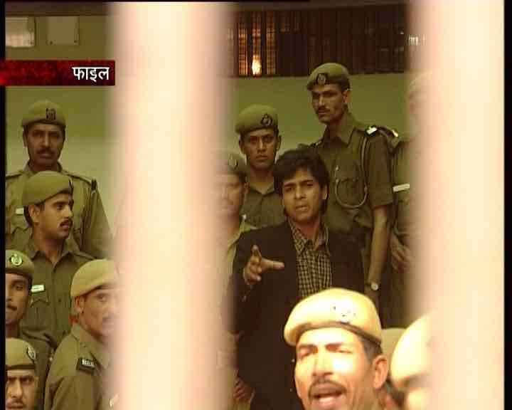 गिरफ्तारी के बाद कई सालों तक निचली अदालत में मामले की सुनवाई गैरइरादतन हत्या की धारा के तहत चलती रही. बाद में साल 2014 में अंजू इलियासी की मां रूक्मा सिंह की अपील पर हाइकोर्ट ने सुहैब के खिलाफ सोची समझी साजिश के तहत कत्ल की धारा में मुकदमा चलाने का आदेश दिया था. बता दें कि इससे पहले साल दो हजार में अंजू की मौत के मामले में उनकी बहन रश्मि सिंह ने सुहैब पर हत्या का आरोप लगाया था. जिसके बाद दिल्ली पुलिस ने सुहैब के खिलाफ दहेज उत्पीड़न और हत्या के प्रयास का मामला भी दर्ज किया था.