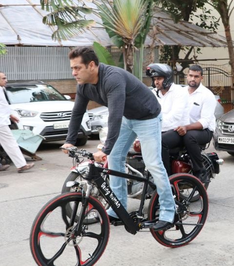 nitin gadkari and salman khan come together for e cycle promotions जानिए, क्यों जल्द दिल्ली-मेरठ एक्सप्रेसवे पर साइकिल चलाते दिखेंगे सलमान खान