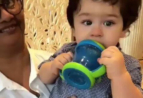 taimur ali khan cute video viral over social media Video बनाने वाले से तैमूर हुए परेशान, छीन लिया फोन