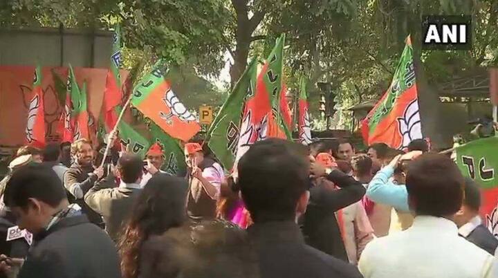 शाम तक नतीजे साफ हो जाएंगे. जीत की महक ने कार्यकर्ताओं को जोश से भर दिया है.
