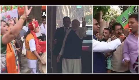 गुजरात और हिमाचल की दोहरी जीत के बाद जश्न में डूबे बीजेपी कार्यकर्ता गुजरात और हिमाचल की दोहरी जीत के बाद जश्न में डूबे बीजेपी कार्यकर्ता