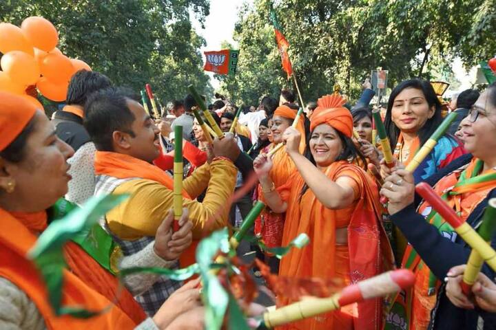 बीजेपी के देशभर के दफ्तरों में जश्न का माहौल है.