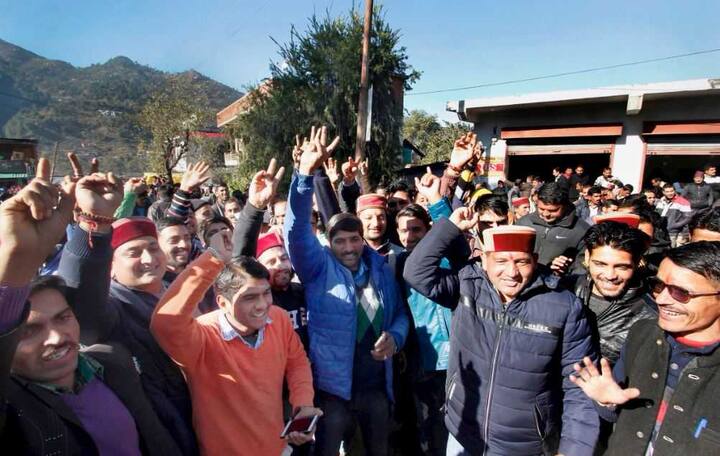 राजनीति में दिलचस्पी रखने वाले लोगों को पता ही होगा कि हिमाचल वो राज्य है जो हर पांच साल में कांग्रेस और बीजेपी को अदल-बदल कर मौका देता रहता है.