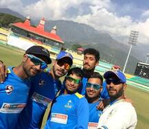 युवराज-जडेजा की लिस्ट में शामिल होते हुए इस बल्लेबाज़ ने लगाए 6 गेंदों पर 6 छक्के