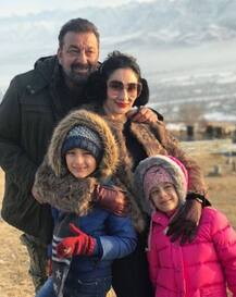 फिल्म की शूटिंग के साथ-साथ फैमिली के साथ किर्गिस्तान की बर्फीली वादियों को एंजॉय कर रहे हैं संजय दत्त