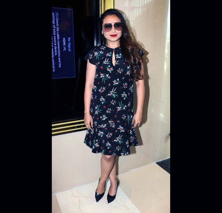 अपनी फिल्म के ट्रेलर लॉन्च के मौके को कुछ खास बनाने के लिए रानी ने Red Valentino की ये फ्लोरल ड्रेस चुनी.