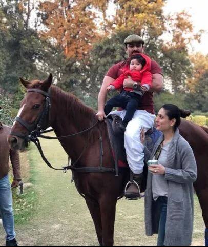 आपको बता दें कि इस वक्त तैमूर पटौदी हाउस में है. ये तस्वीर तब की जब सैफ अपने छोटे नवाब को गोद में लेकर घुड़सवारी का मजा ले रहे थे. 