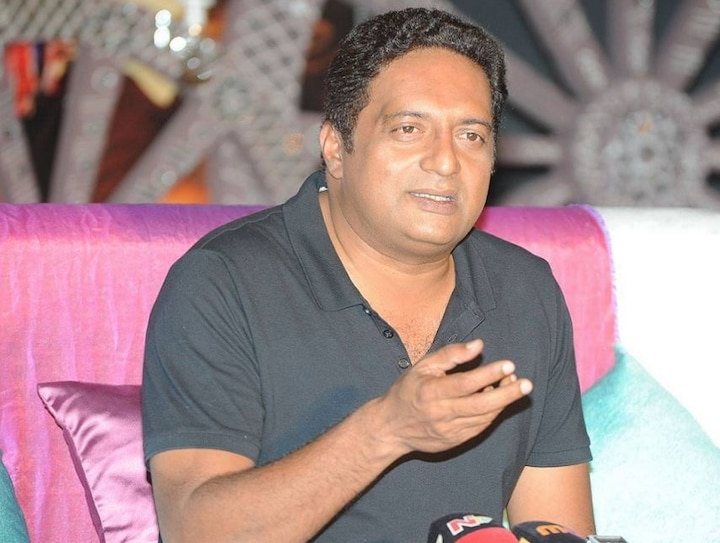 कई फिल्मों में शानदार अभिनय देने वाले प्रकाश लिखते हैं कि बांटने की राजनीति फेल हो गई. वे लिखते हैं कि हमारे सामने पाकिस्तान, धर्म और जाति से बड़े मुद्दे हैं. धमकी देने वाले समूहों से भी बड़े मुद्दे हैं. आपसी झगड़े में खुद को दूसरे से बड़ा साबित करने से भी बड़े मुद्दे हैं. 