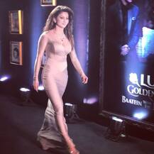 अवॉर्ड शो में उम्दा अंदाज़ में नज़र आईं ऊर्वशी रौतेला