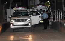 बीमार पति करण सिंह ग्रोवर को अस्पताल लेकर पहुंची बिपाशा बसु, देखें तस्वीरें