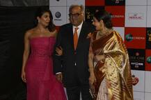 ज़ी सिने अवॉर्ड में फैंस तय नहीं कर पा रहे थे कि प्रियंका ज़्यादा सुंदर लग रही हैं या श्रीदेवी