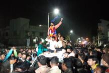 दो बार 12वीं में फेल होकर राजनीति की पहली परीक्षा पास करने वाले जिग्नेश मेवाणी की कहानी