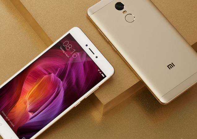 Mi Max 2: ये स्मार्टफोन इस सेल में 2000 रुपये की छूट में उपलब्ध है. 6.44 इंच स्क्रीन और 5300mAh बैटरी वाले इस स्मार्टफोन को इस सेल में 12,999 रुपये में खरीद सकते हैं. ये 14,999 रुपये में बाजार में उपलब्ध है.