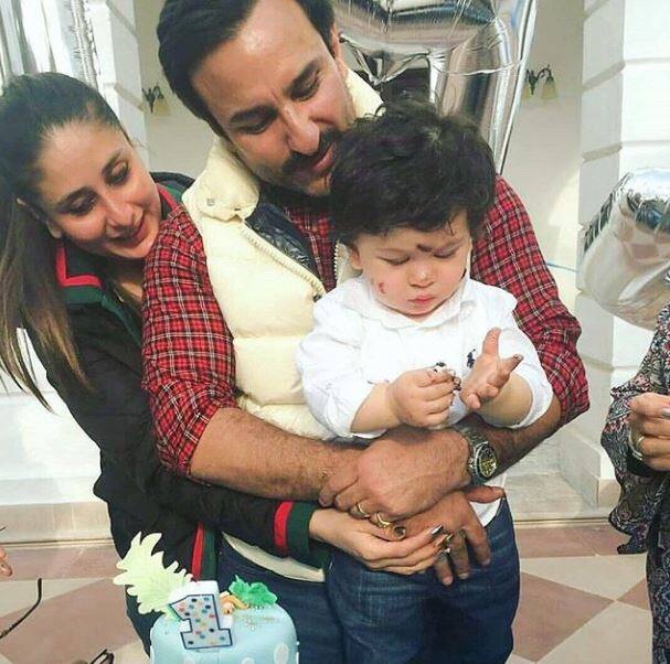 जैसा की आप तस्वीरों में देख सकते हैं तैमूर के जन्मदिन का जश्न शुरू हो चुका है और वो खूब मस्ती करते हुए नजर आ रहा है.