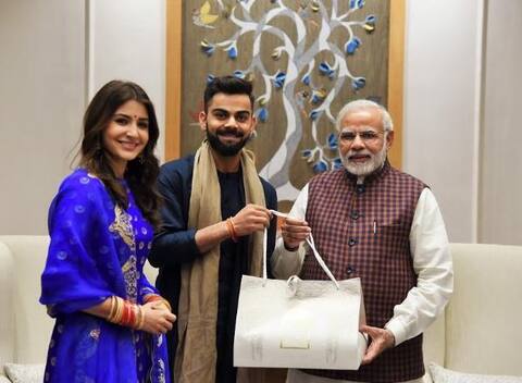 विरुष्का के रिसेप्शन में खास मेहमान होंगे PM मोदी, पत्नी संग न्योता देने पहुंचे कोहली विरुष्का के रिसेप्शन में खास मेहमान होंगे PM मोदी, पत्नी संग न्योता देने पहुंचे कोहली