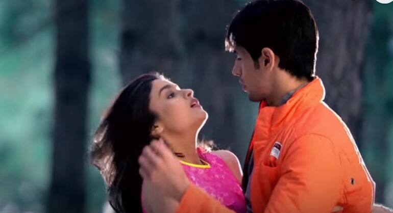 सिद्धार्थ - आलिया के ब्रेकअप की खबरों पर रोक लगा देगी इन दोनों की ये तस्वीर! alia bhatt and sidharth again together says media reports सिद्धार्थ - आलिया के ब्रेकअप की खबरों पर रोक लगा देगी इन दोनों की ये तस्वीर!