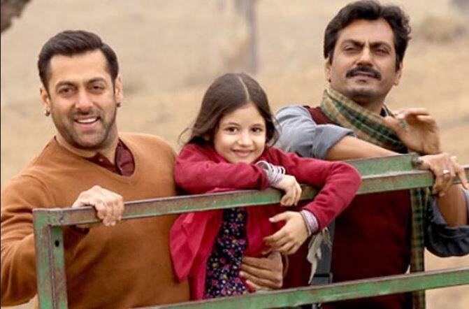  बजरंगी भाईजान- ब्लॉकबस्टर फिल्म बजरंगी भाईजान में सलमान एक ऐसी लड़की को वापस पाकिस्तान पहुंचाते हैं जो कि गलती से भारत में छूट जाती है.