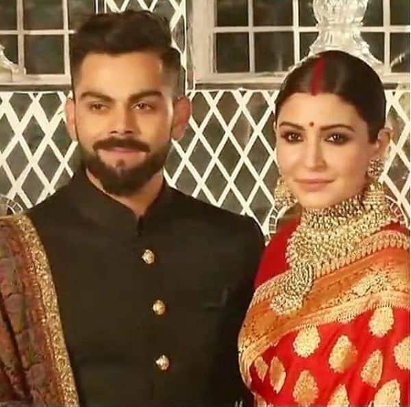 रिसेप्शन शुरू होते ही सोशल मीडिया पर दोनों के तस्वीरों की बाढ़ सी आ गई है. इनके फैंस रिसेप्शन की तस्वीरें जमकर शेयर कर रहे हैं. (तस्वीर: इंस्टाग्राम)