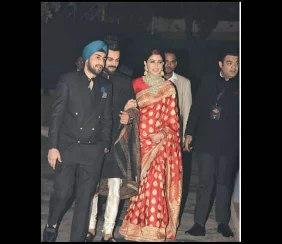  बता दें कि ये पहला रिसेप्शन हैं. इसके बाद मुंबई में फिल्मी सितारों के लिए भी रिसेप्शन का आयोजन किया जाएगा. 