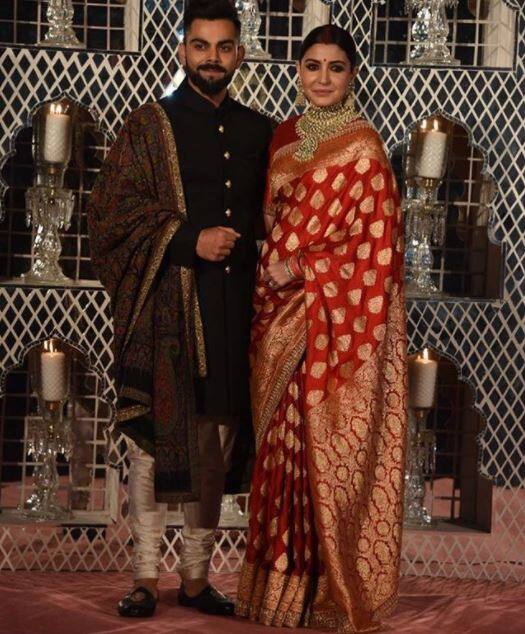    गौरतलब है कि 11 दिसंबर को विराट और अनुष्का ने इटली में गुपचुप तरीके से कुछ करीबियों का मौजूदगी में शादी की थी. बाद में दोनों ने इस बात की जानकारी अपने सोशल मीडिया अकाउंट के जरिए दी थी. 