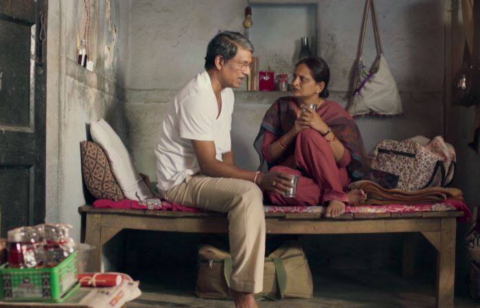 8.आदिल हुसैन(मुक्ति भवन)- मुक्ति भवन बनारस की पृष्ठभूमि है जहां हिंदू धर्म में के लोग अपने वृद्धावस्था में मृत्यु प्राप्ति के लिए जाते हैं. फिल्म में आदिल एक ऐसे किरदार में जो कि अपने बेहद व्यस्त रुटीन के बीच अपने पिता के लिए सामाजिक दायित्व का निर्वहन करता है.