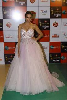  अवॉर्ड शो में सुरवीन ने ढहाया हॉटनेस का कहर