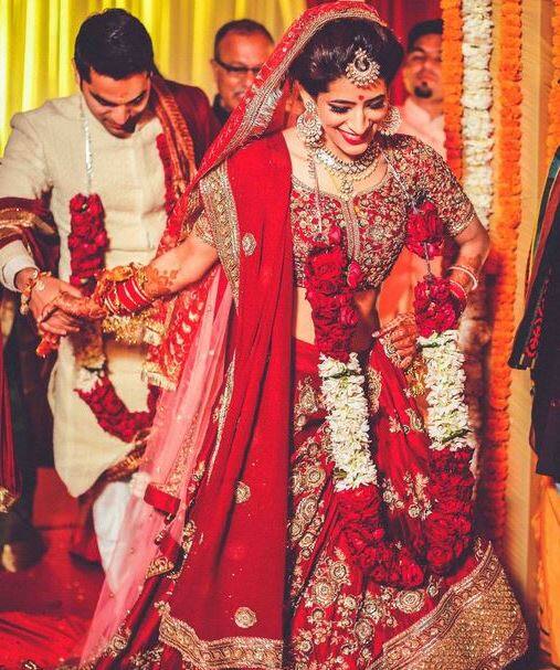  शशांक सेठी- डोली अरमानो के प्रसिद्ध अभिनेता, शशांक सेठी ने 17 फरवरी को अपनी प्रेमिका निधि कौर के साथ शादी की. इन्होंने ट्रेडशिनल सइंडियन स्टाइल में शादी की थी. इन्होंने अपनी शादी की खबर को फेसबुक पर एक पोस्ट के जरिए बताया था. 