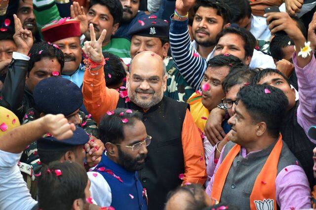 गुजरात में 99 के फेर से बाहर निकली बीजेपी, इस तरह पूरा किया विधायकों का शतक Gujarat Elections Results: independent mla ratan singh will support bjp in gujarat गुजरात में 99 के फेर से बाहर निकली बीजेपी, इस तरह पूरा किया विधायकों का शतक