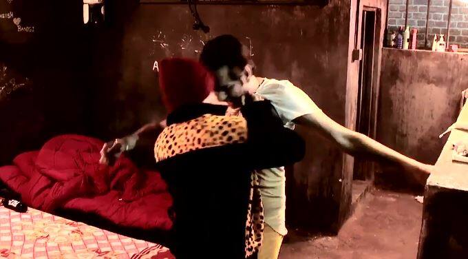 बता दें कि शो की शुरुआत में जब प्रियांक शर्मा ने आकाश ददलानी के साथ मारपीट की थी तो उन्हें घर से बेघर कर दिया गया था.