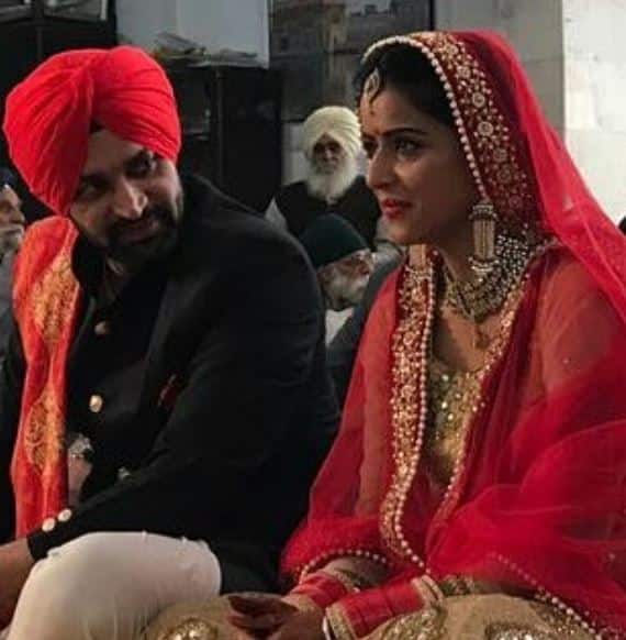 गिन्नी विर्डी- उड़ान फेम एक्ट्रेस गिन्नी विर्डी ने 1 जनवरी को अपने प्रेमी परमिंदर सिंह के साथ विवाह किया. दोनों की शादी दिल्ली में ही एक प्राइवेट रखते हुए गुरुद्वारे में हुई. शादी के बाद शाम को एक रिसेप्शन पार्टी का आयोजन किया गया, जिसमें लगभग सभी उड़ान के सह कलाकार और कुछ अन्य फ्रेंडस को बुलाया गया.