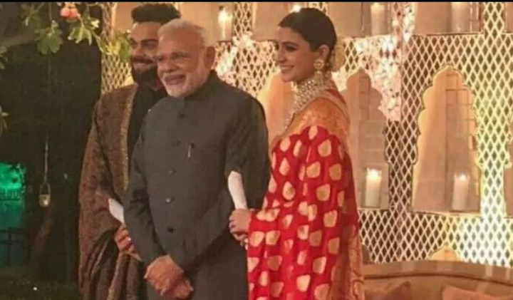 PM modi has a special gift for newlywed anushka sharma and virat kohli #Virushka को प्रधानमंत्री नरेंद्र मोदी ने दिया ये खास तोहफा, देखें वीडियो